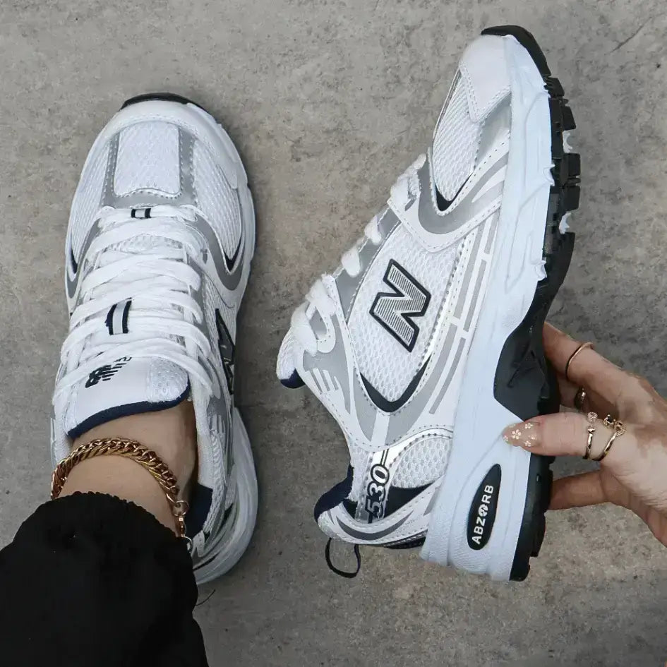 New Balance 530 👟Incluye medias Adidas + cordones extra